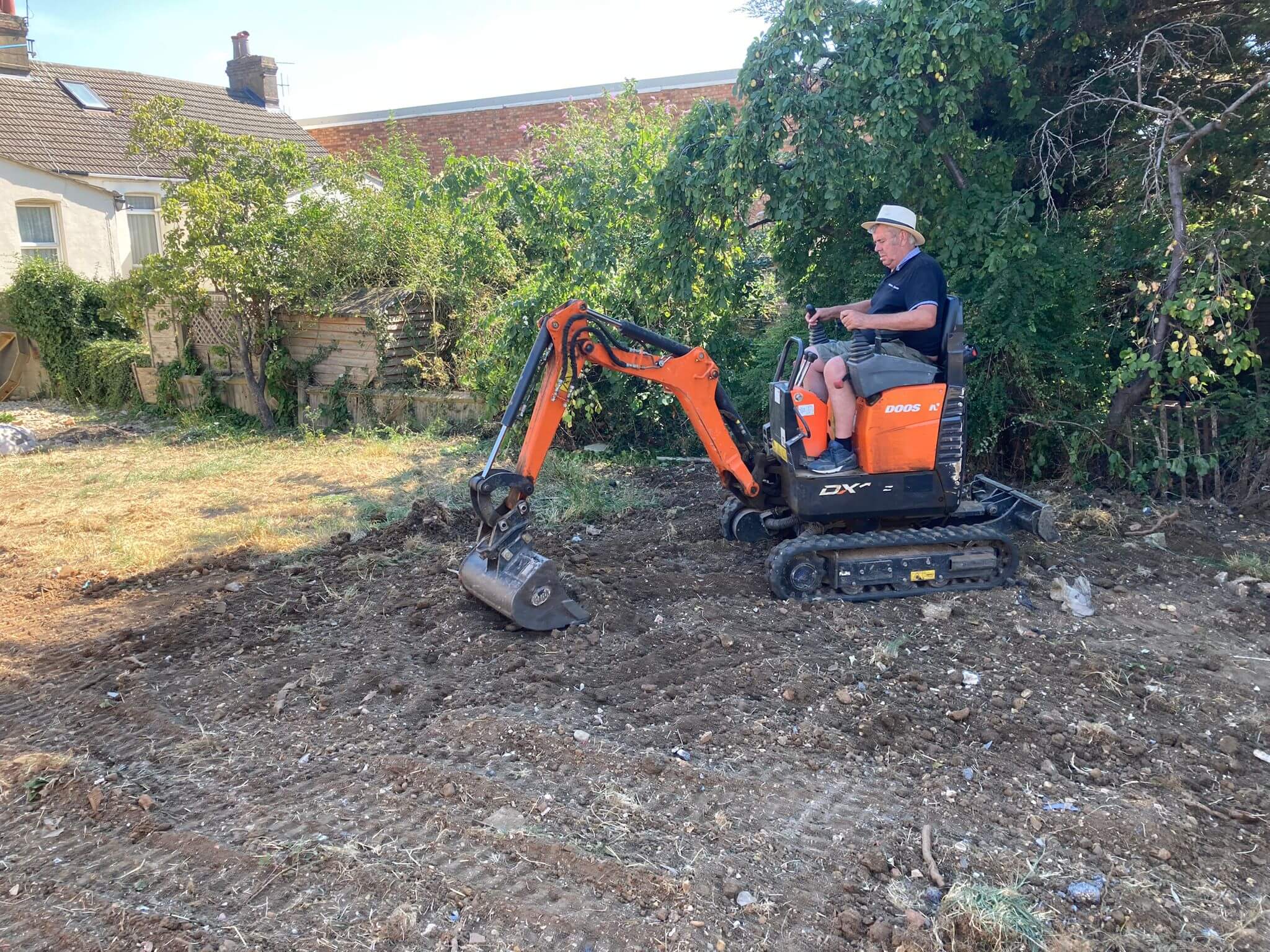 Mini DIGGER Luton